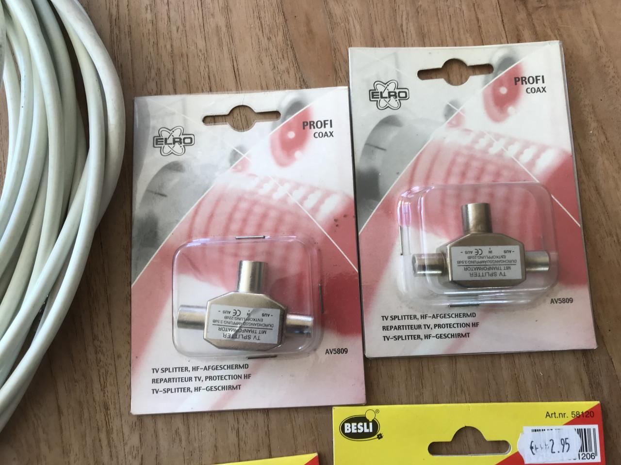 COAX kabel en COAX-splitter