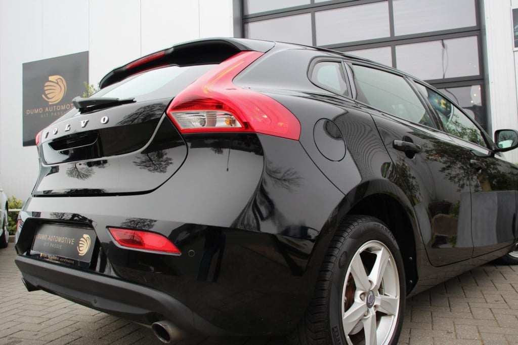 Volvo V40 1.6 t2 you! inc btw - xenon - cruise - pdc - high perf audio - de