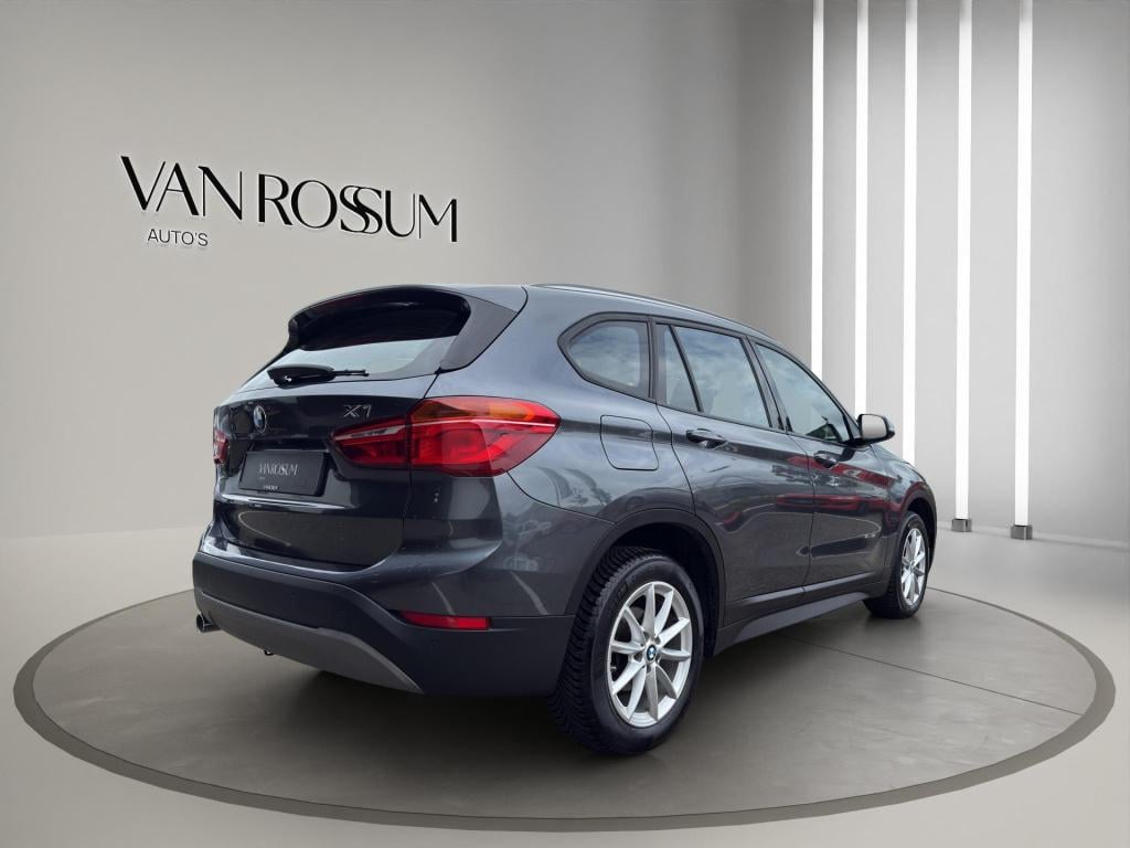 BMW X1 sdrive18i executive | verwarmde sportstoelen | camera | led | trekha