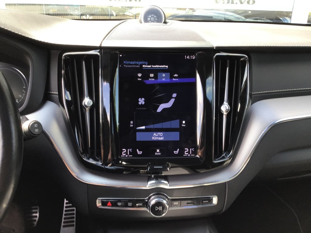 Volvo XC60 t8 390pk recharge r-design| adap.cruise| b&w sound| panodaktrekh