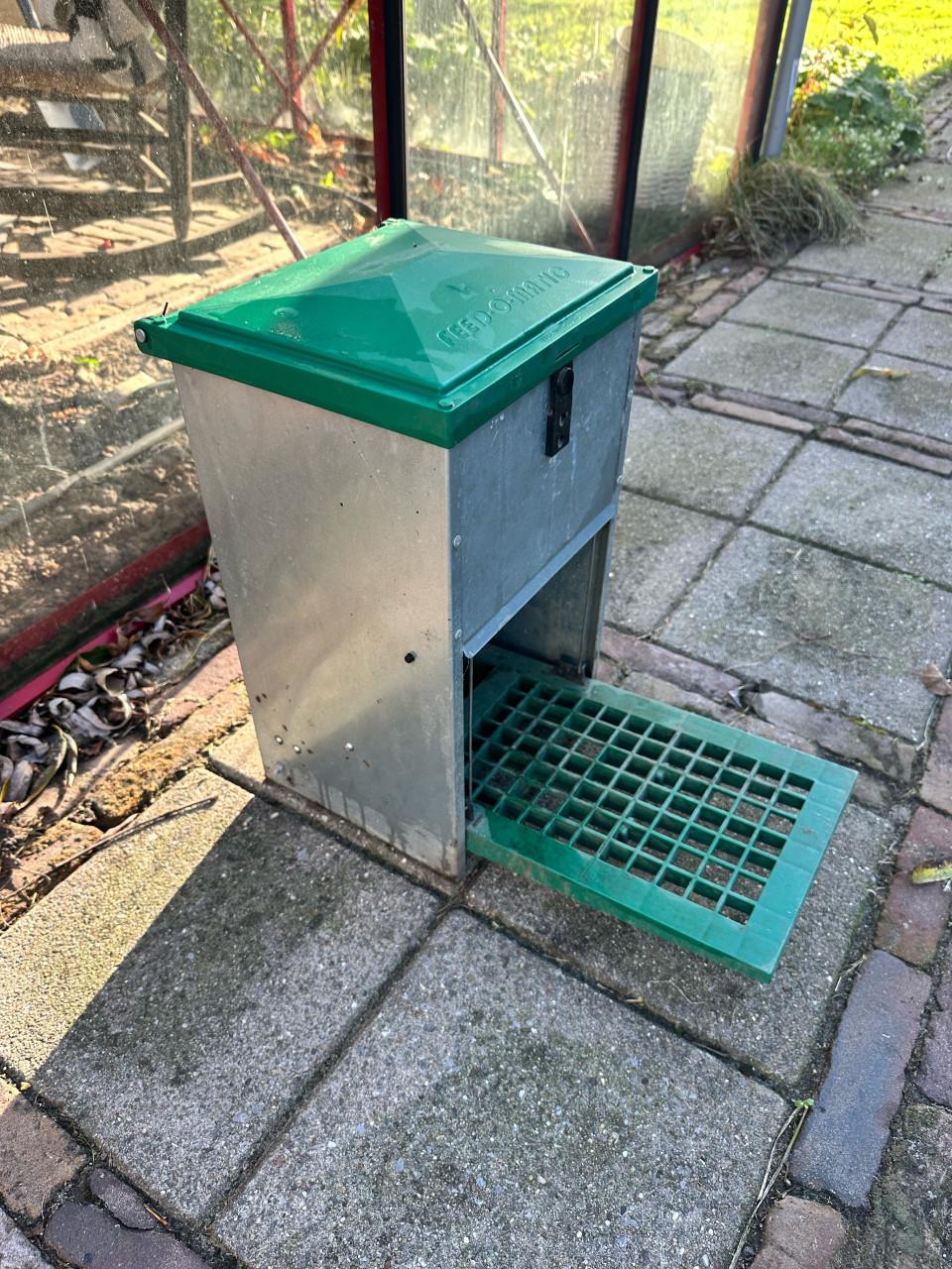 Voederbak kippen