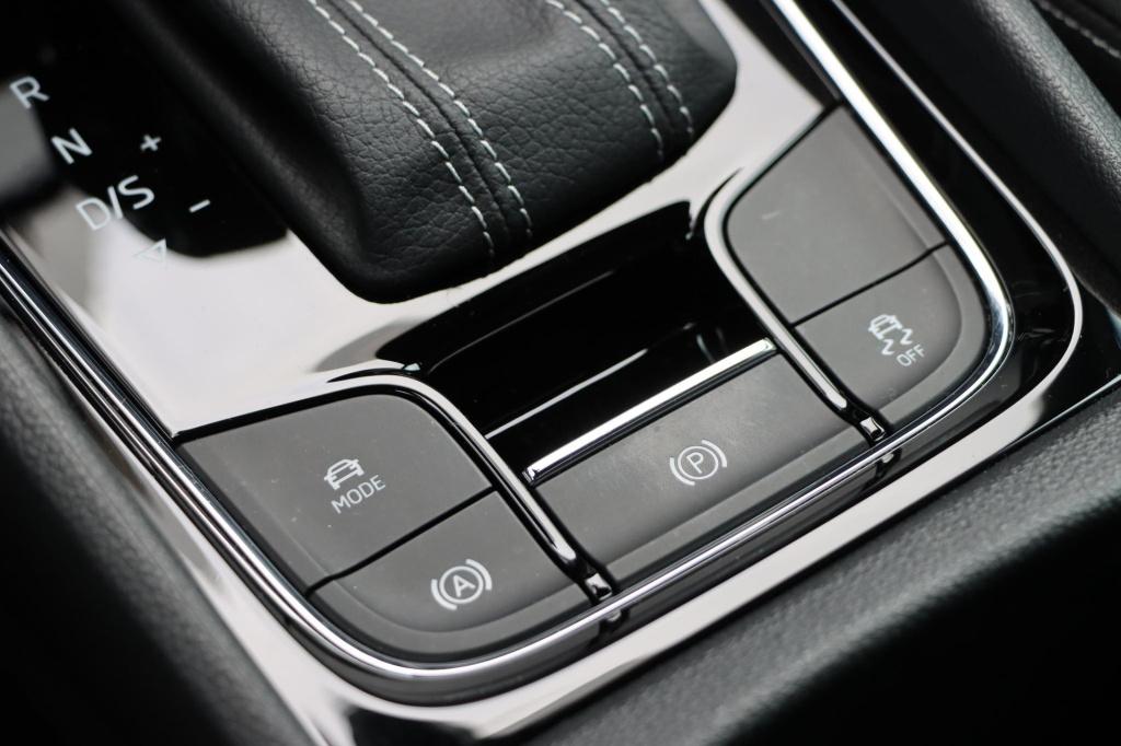 Skoda Karoq 1.5 tsi sportline business 150pk dsg7