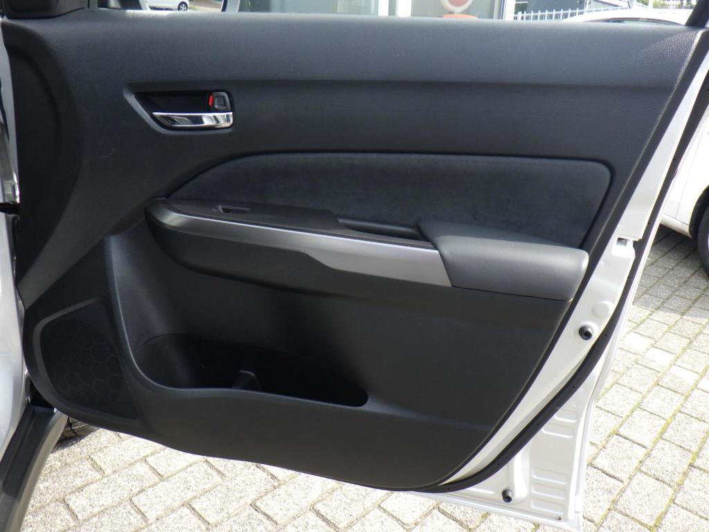 Suzuki Vitara 1.5 hybrid style