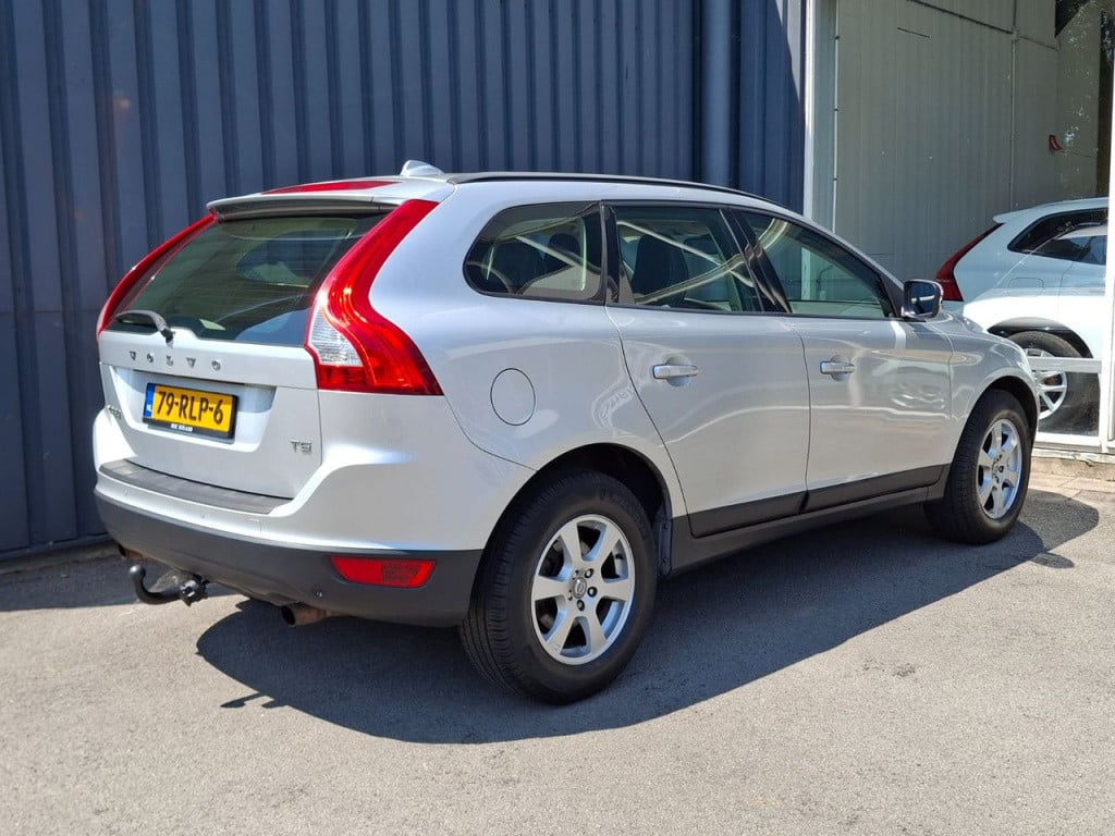 Volvo XC60 2.0 t5 kinetic xenon | leder | dealer onderhouden!
