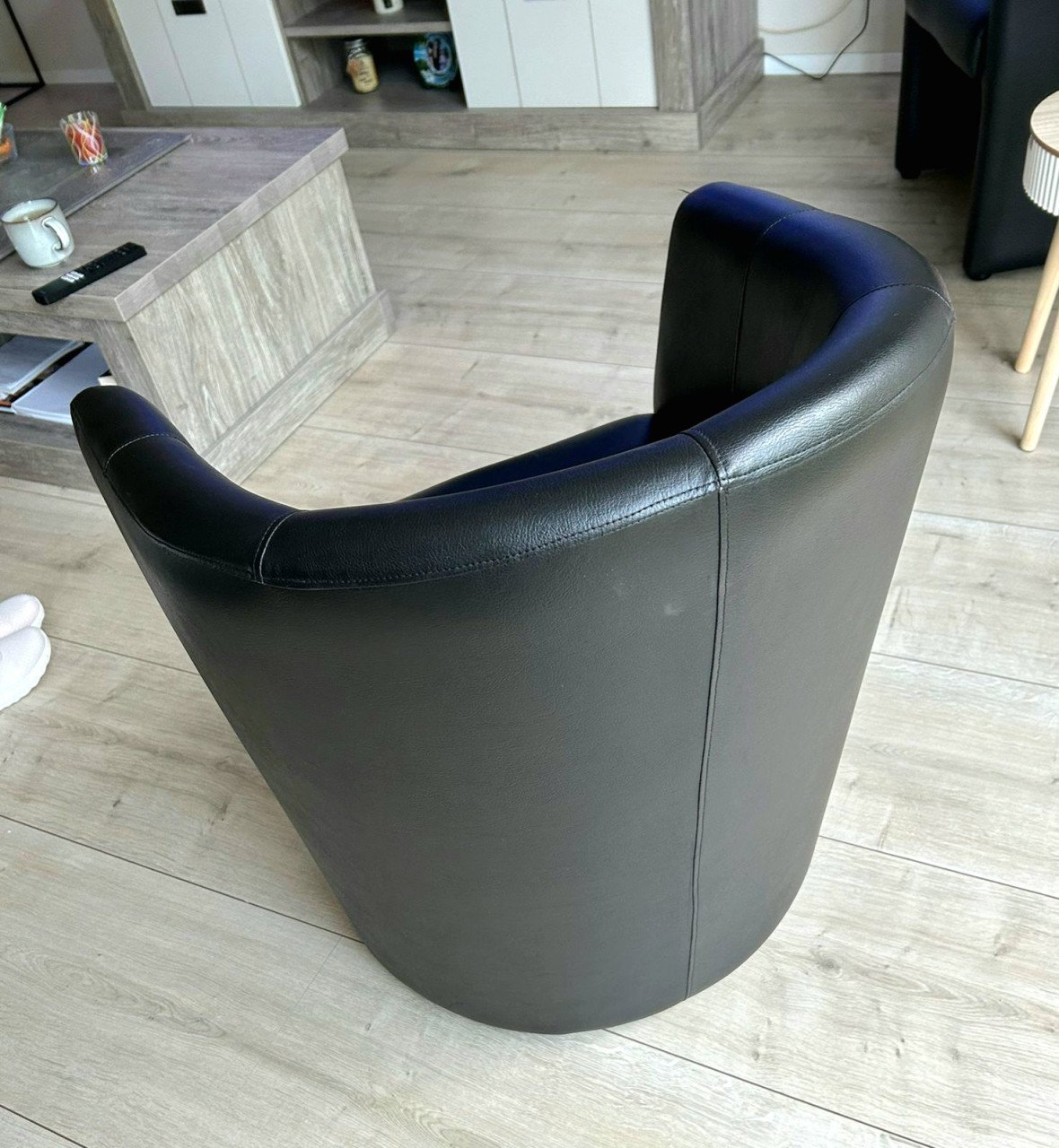 Zwart leren kuipstoelen