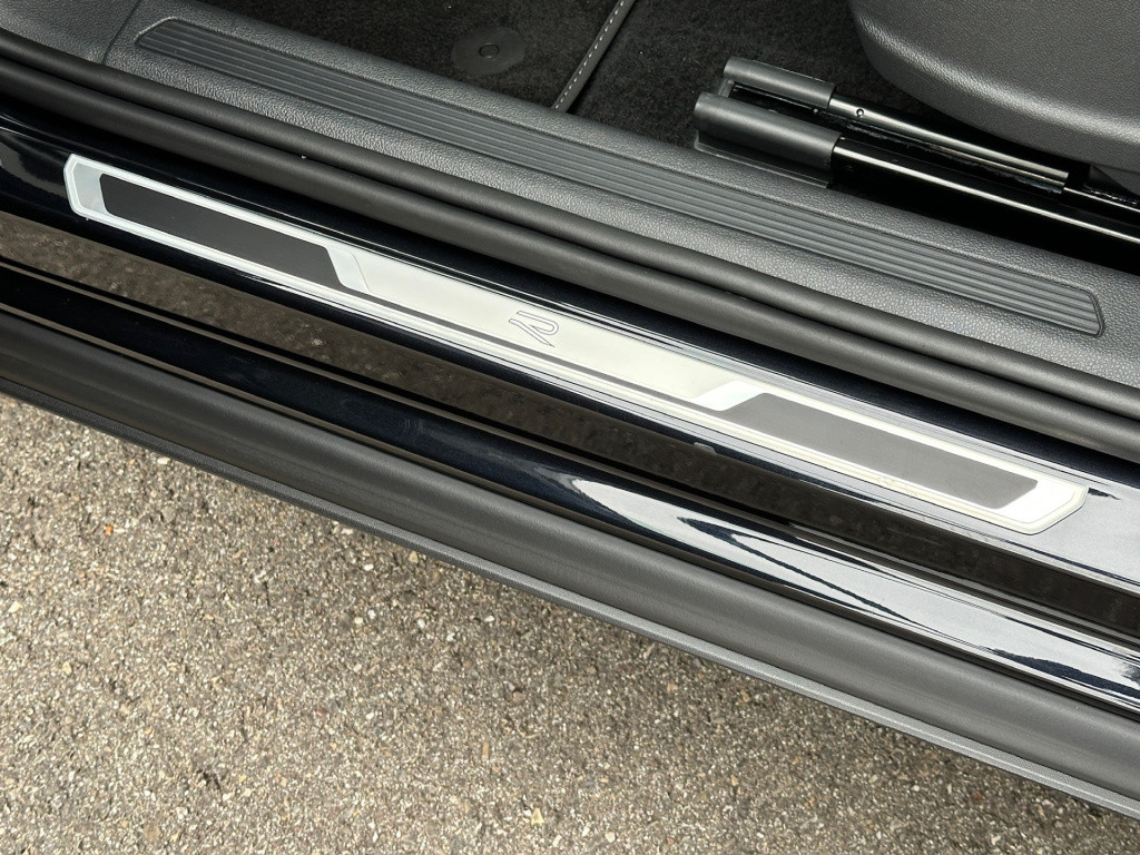 Volkswagen T-cross 1.5 tsi 150pk dsg r-line | camera | trekhaak | navi | iq