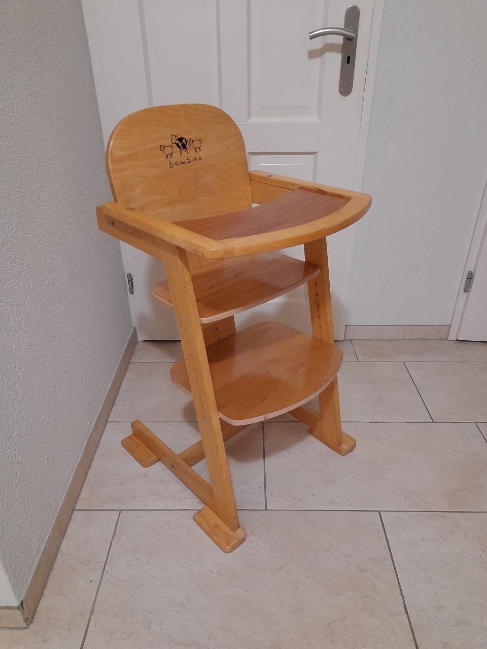 Houten kinderstoel (in goede nette staat )