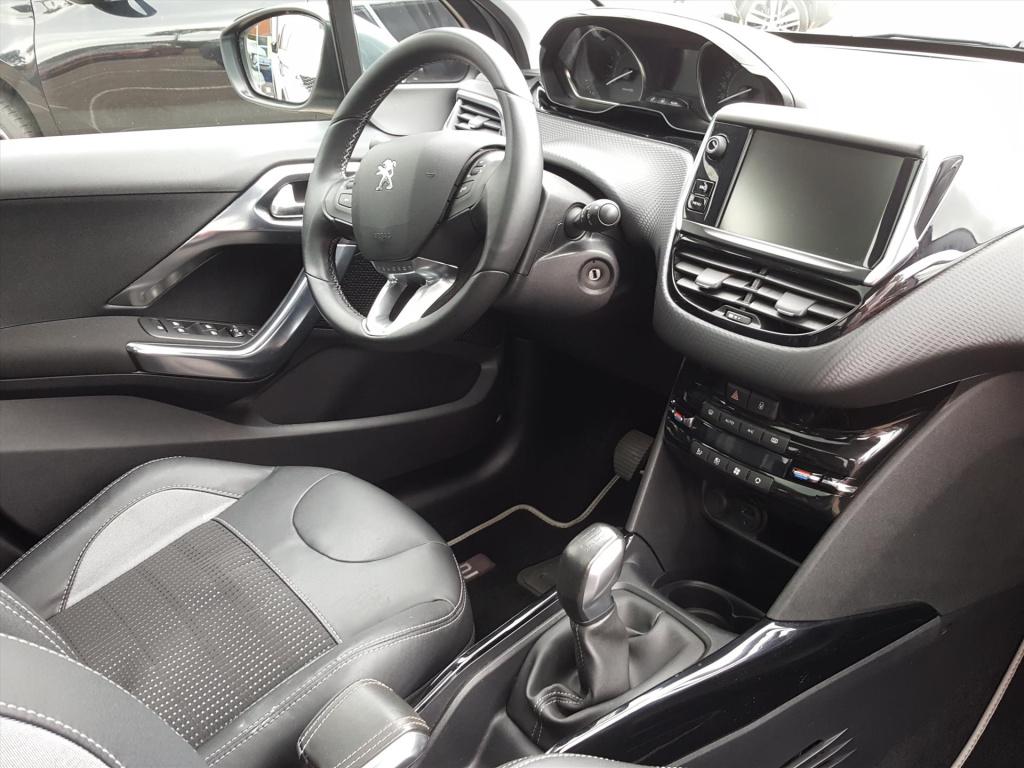 Peugeot 2008 allure1.2 puretech 110pk navigatie | cruise & climate control 