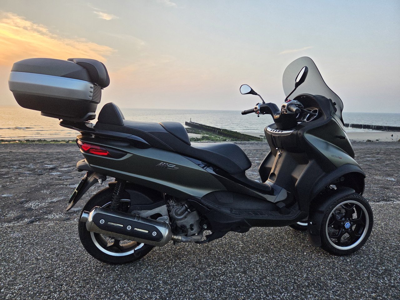 Piaggio MP3 500LT Ie Sport met topkoffer in kleur!