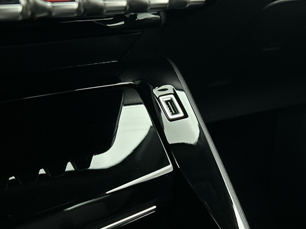 Peugeot 2008 130pk automaat allure pack | rijklaar | navigatie | parkeercam