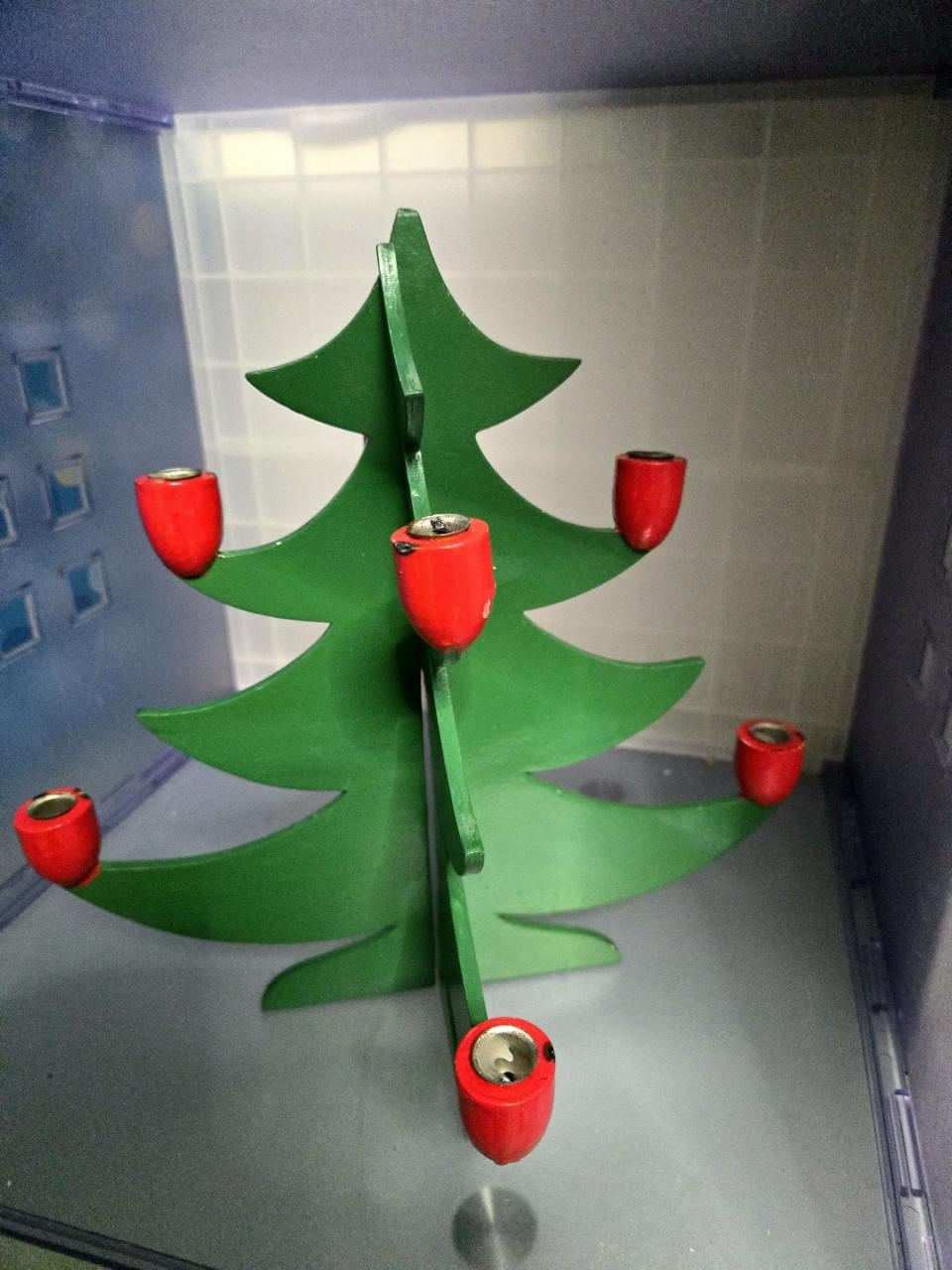 Vintage houten kerstboomvormige kandelaar ( uit de jaren 70 of 80, H 27cm