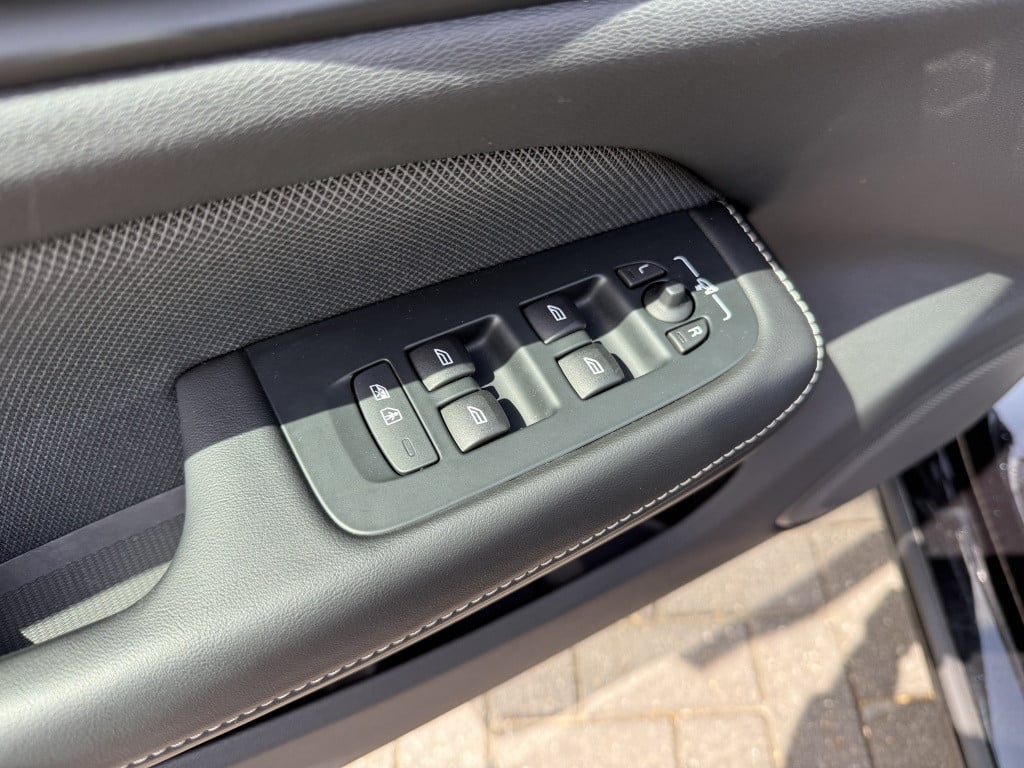 Volvo V60 t6 398pk recharge plus dark| panodak| adap.cruise| trekhaak| cam