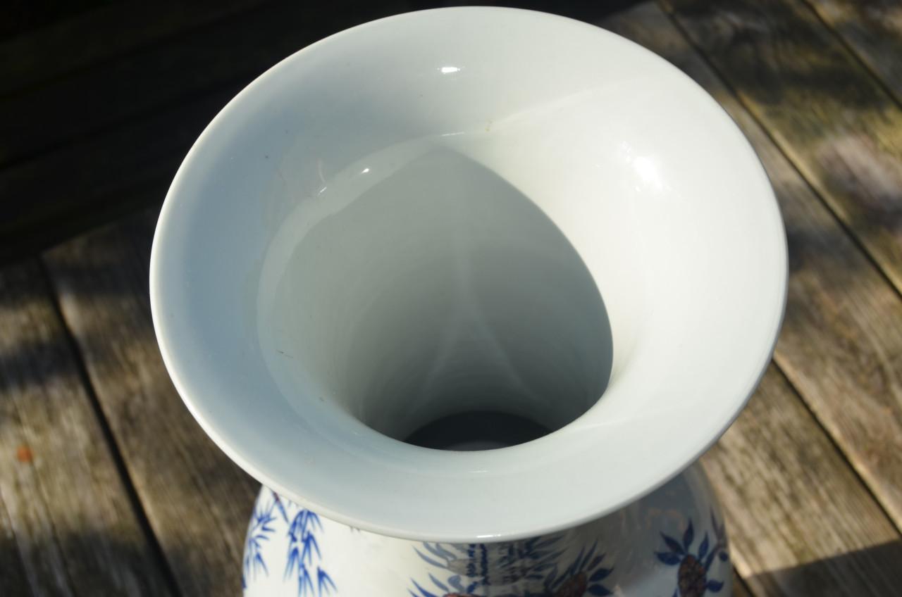 Fraaie Chinese vaas apocrief gemerkt Kangxi 大清康熙年製