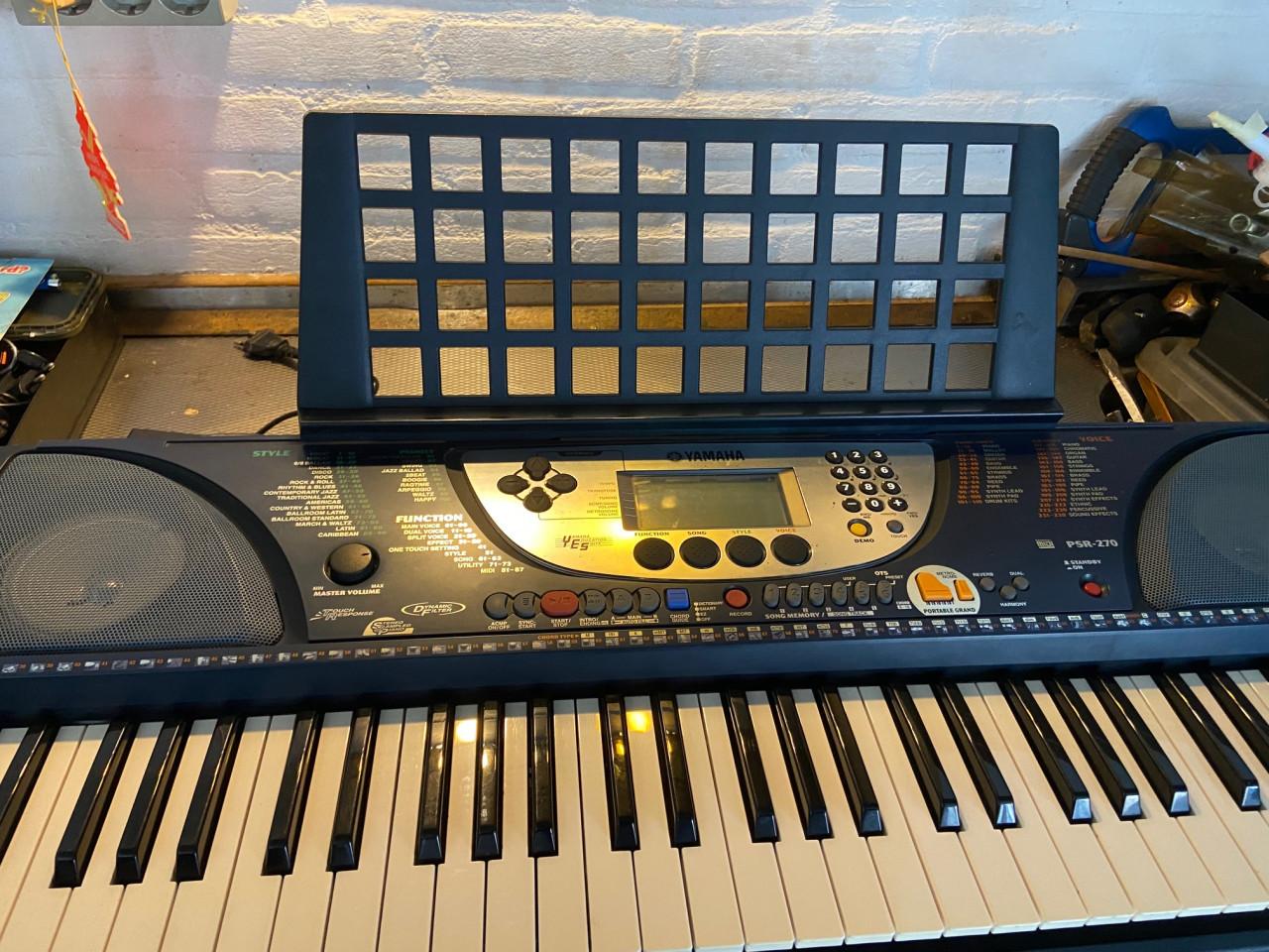 YAMAHA PSR-270 Keyboard