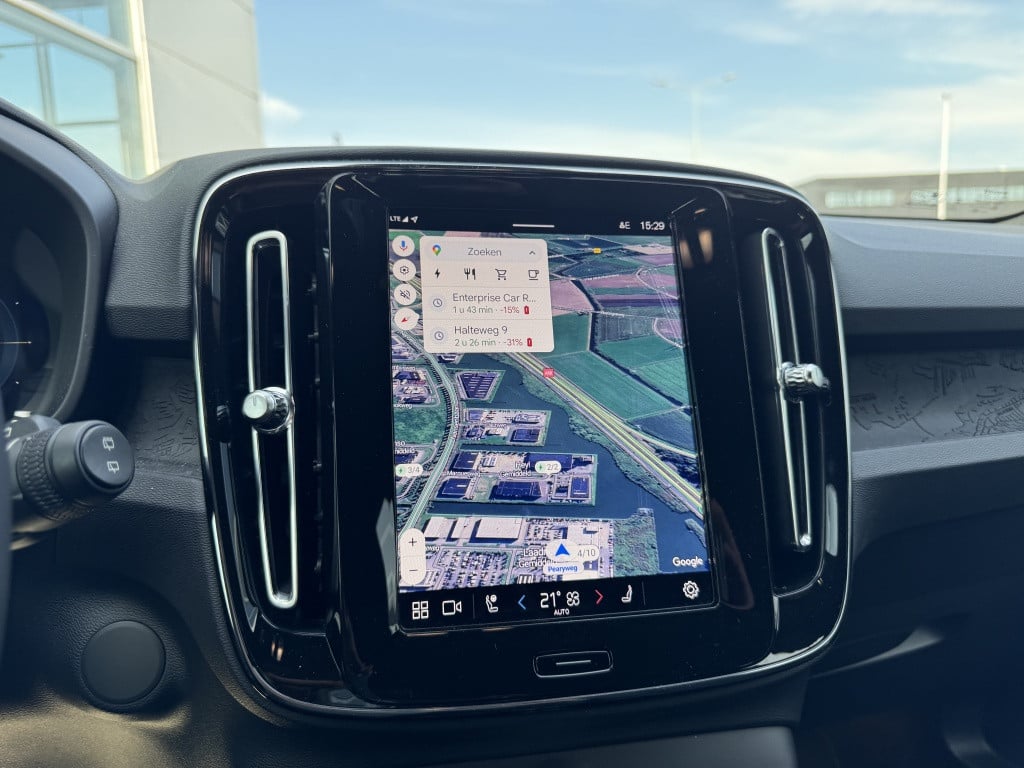 Volvo XC40 extended plus 252pk 82 kwh| trekhaak| adap.criuise| stoel.verw|
