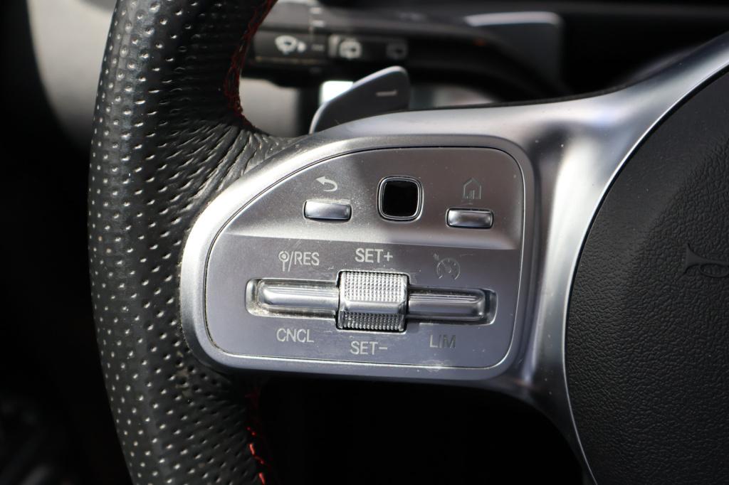 Mercedes-Benz Glb 200 business solution amg 163 pk i panoramadak i trekhaak