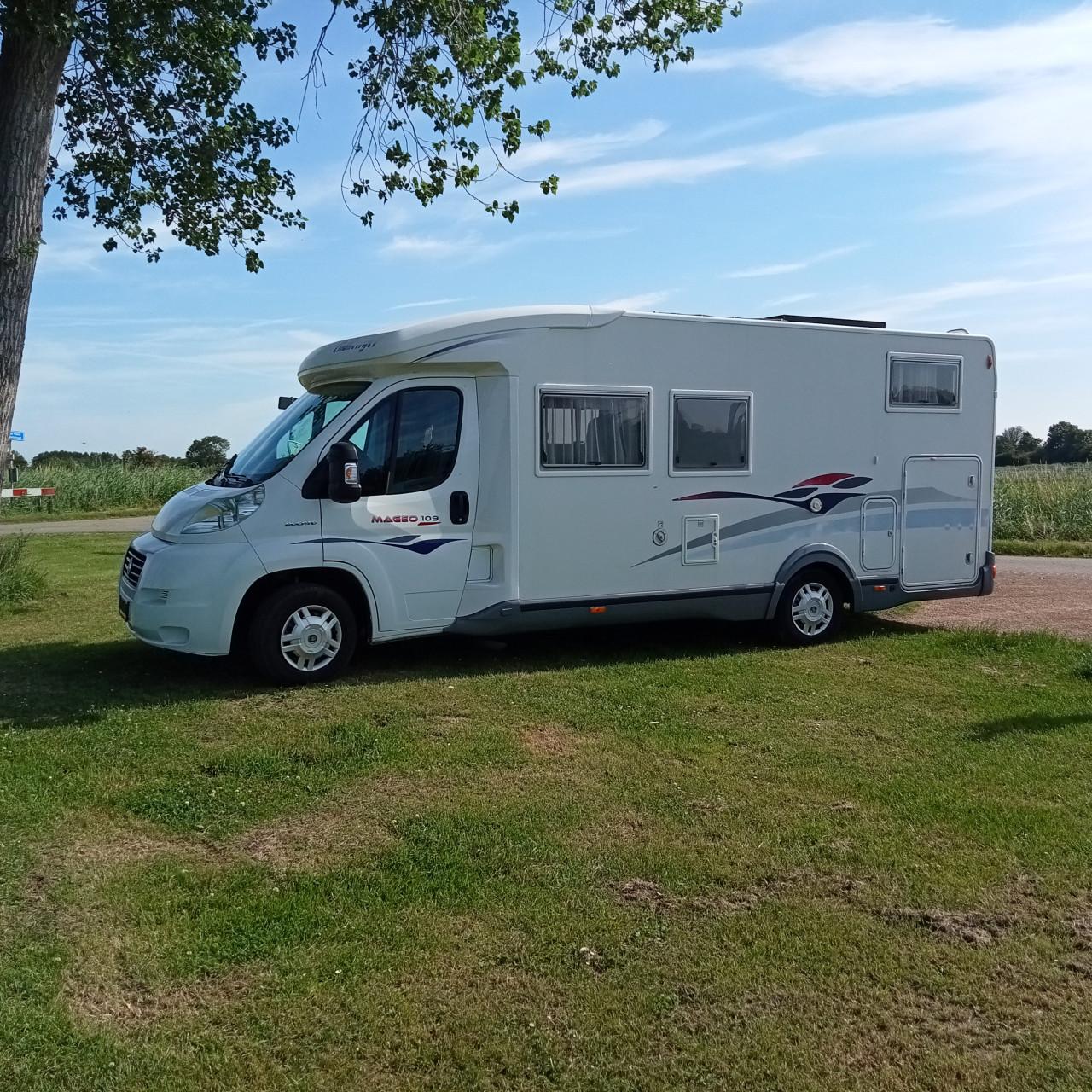 Nette en complete camper Challenger Mageo 7 meter met krachtige Fiat motor