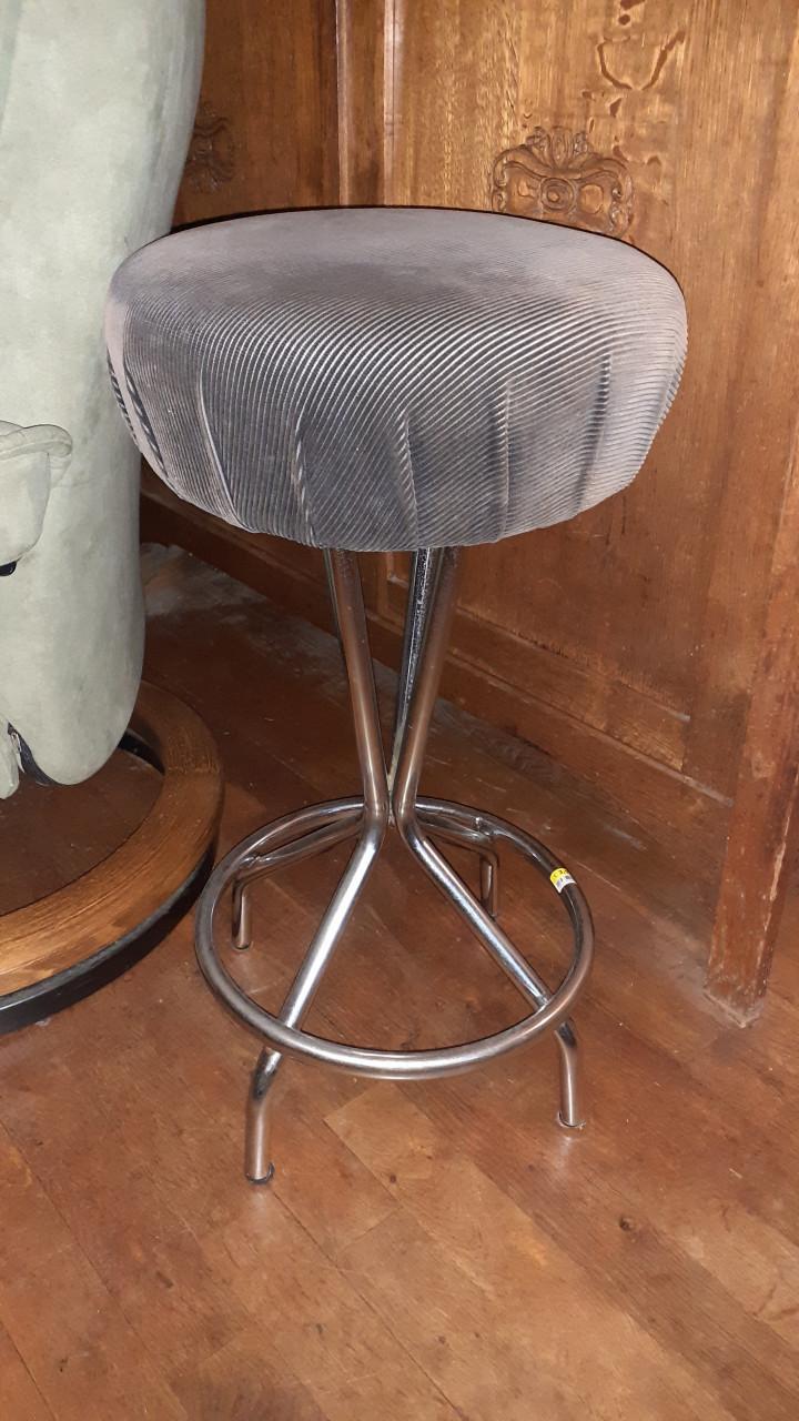 Poef met vacht......../ stoel / Poef-Naaibox