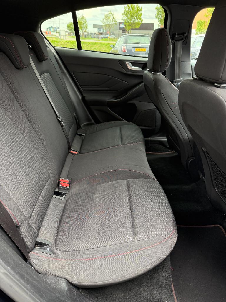 Ford Focus 1.0 ecoboost st line business