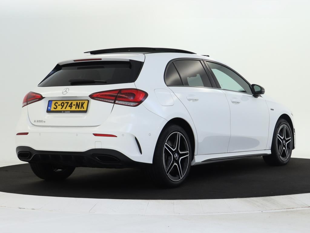 Mercedes-Benz A-Klasse 250 e premium plus | amg line | panoramadak | sfeerv