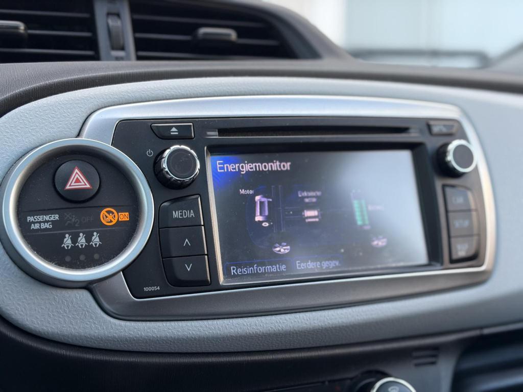 Toyota Yaris 1.5 full hybrid dynamic automaat, camera, panoramadak, navigat