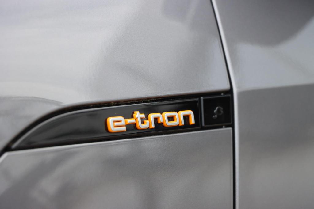 Audi E-tron 50 quattro advanced edition plus 71 kwh | soh 95,1% |