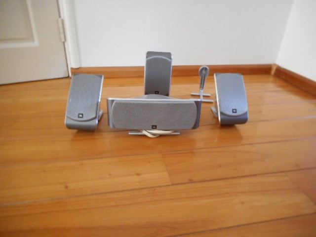 Te koop 5 stuks JBL sattelieten