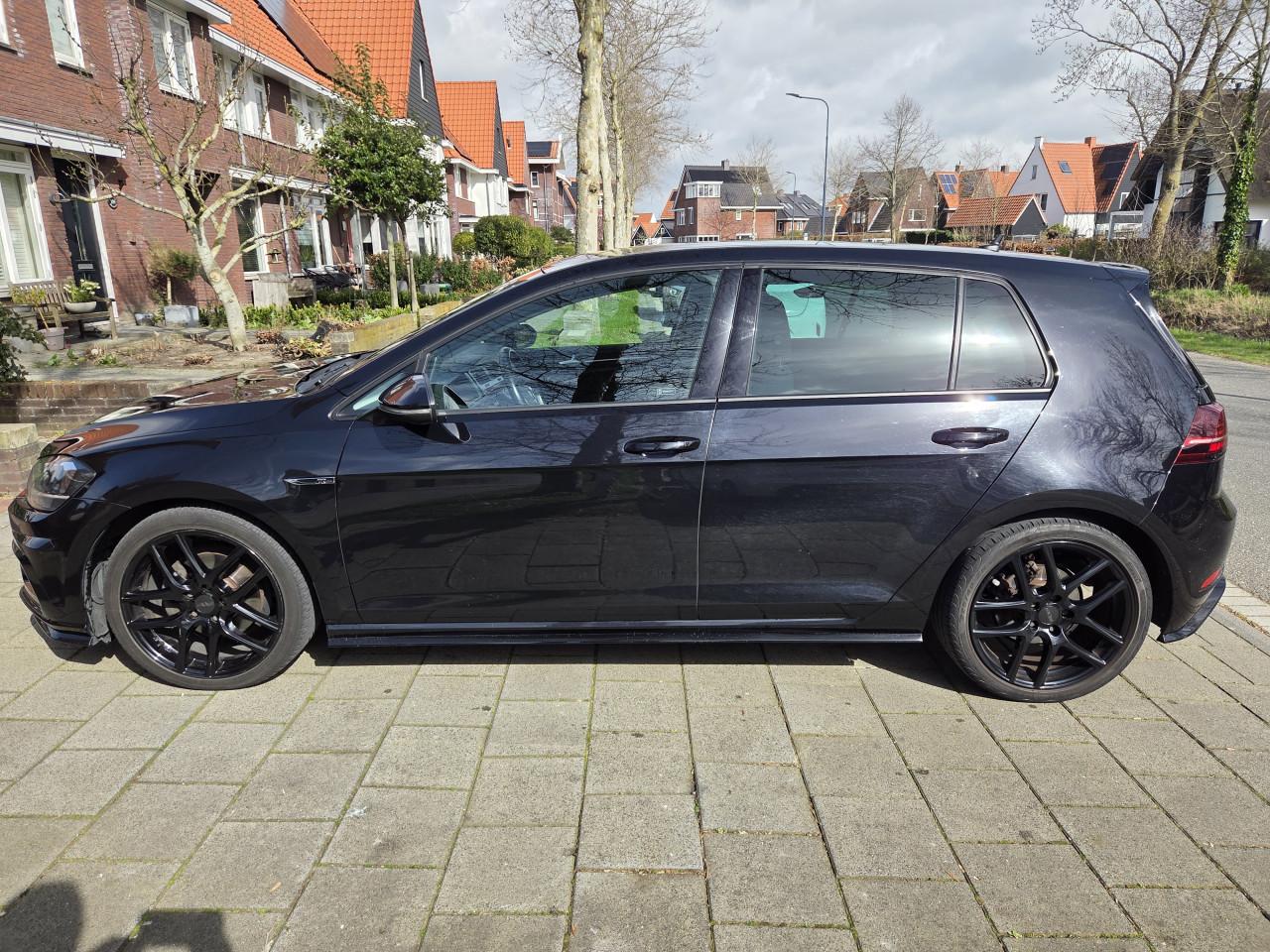 Volkswagen Golf VII- 1.6 TDI Highline Business R Automaat.