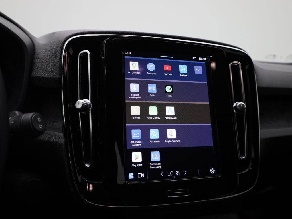 Volvo XC40 recharge core | automaat | lmv | parkeer sensoren | virtual cock