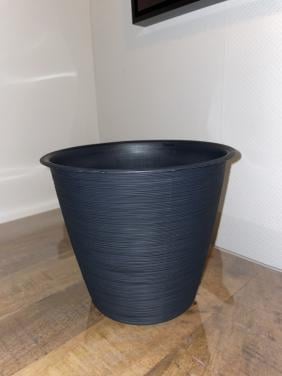 Nieuwe bloempot binnen/ buiten