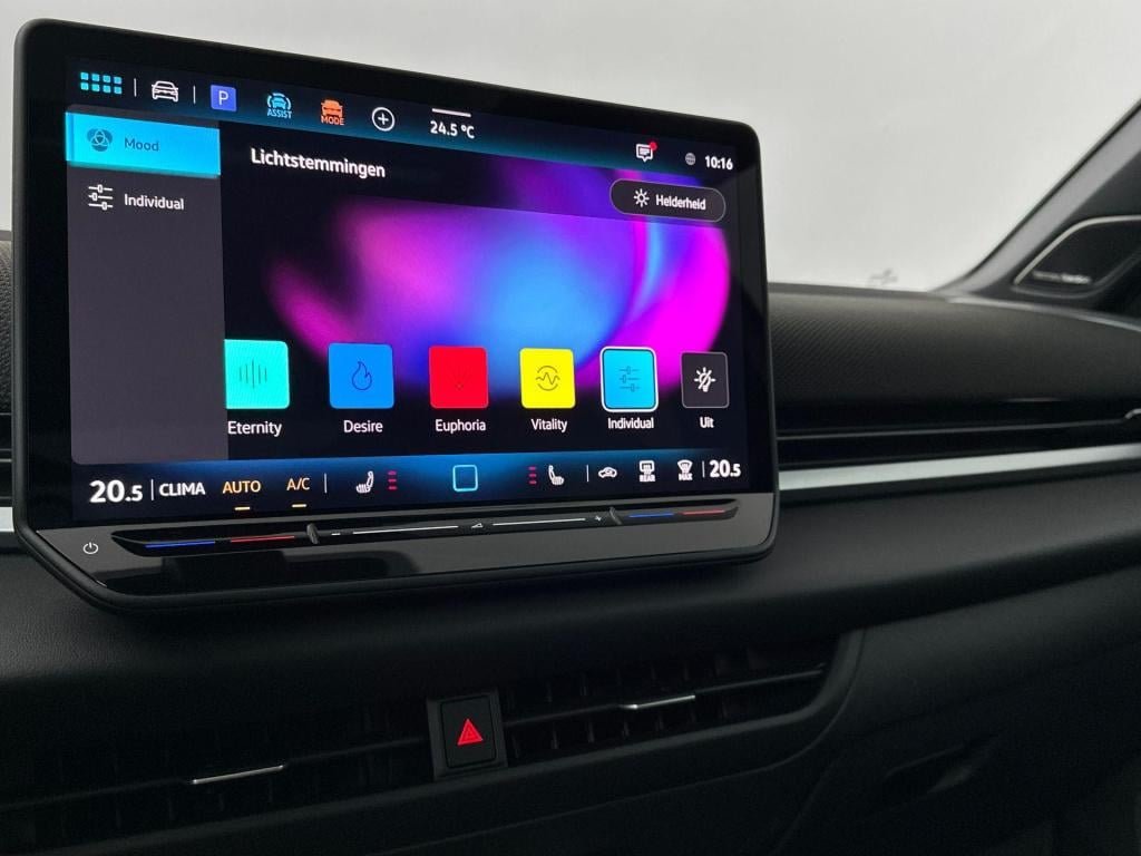 Volkswagen T-roc r-line first edition 1.5 etsi 110 kw / 150 pk suv