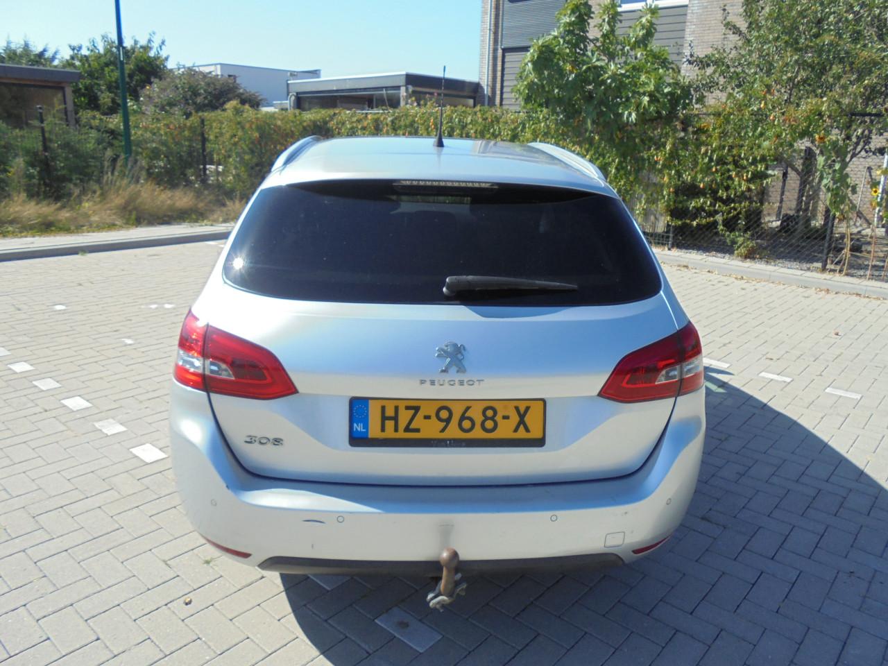 308 1.2 Pure Tech Style in de SW uitvoering Bouwjaar 2016 met N.A.P