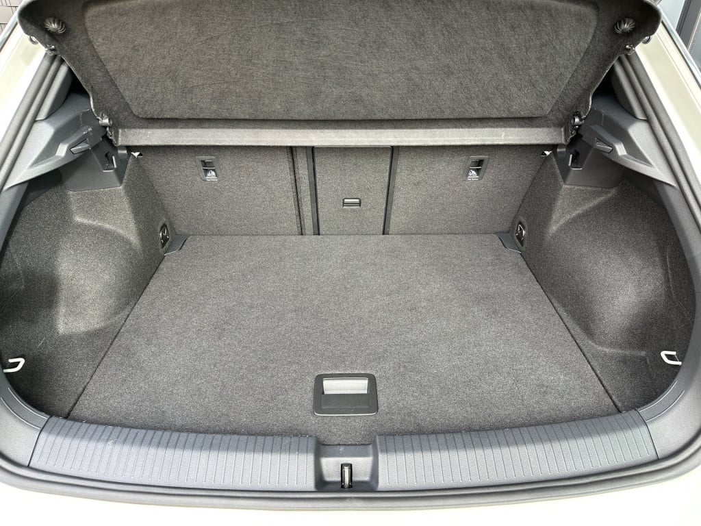 Volkswagen T-roc 1.5 tsi 150pk dsg r-line | camera | carplay | dode hoek | 