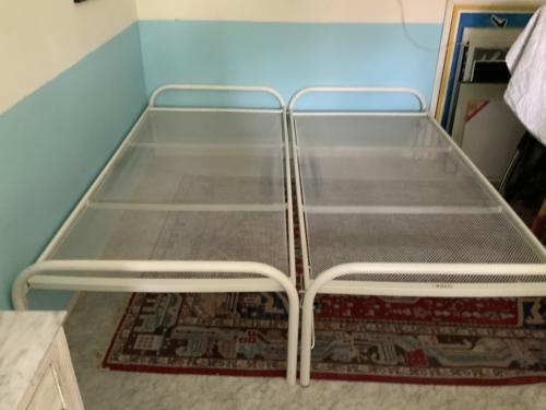 Dubbel logeerbed avek. 200-90 cm