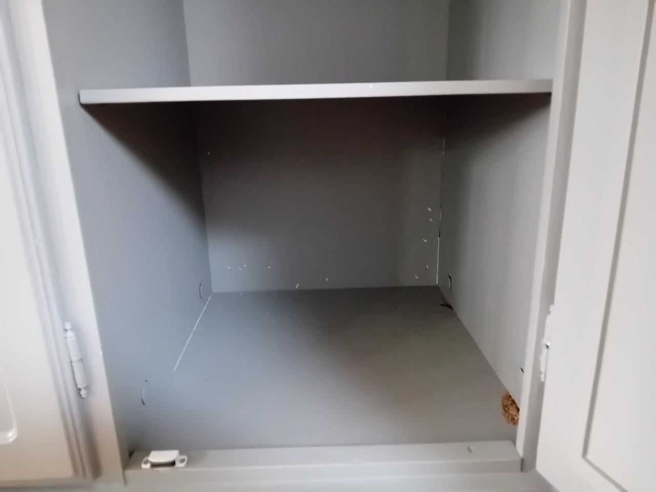 Grote grijze kledingkast met spiegels