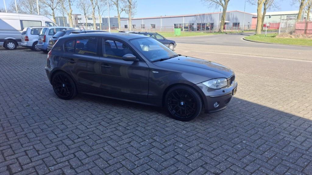 Bmw 1-SERIE 118i Higt Executive automaat !!5drs bj:2005 navigatie lm-velgen