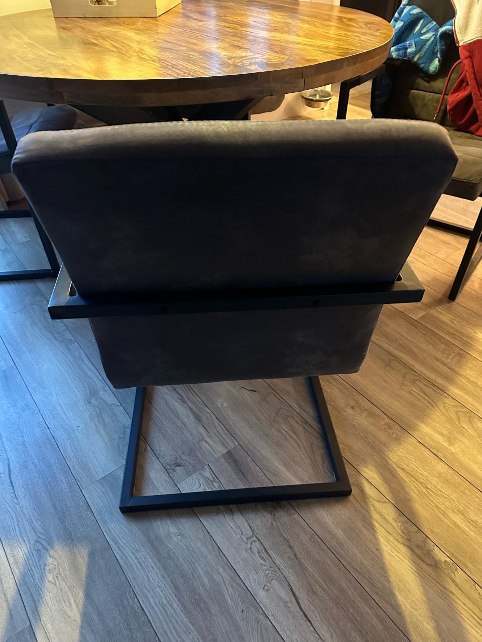 Eettafel met stoelen