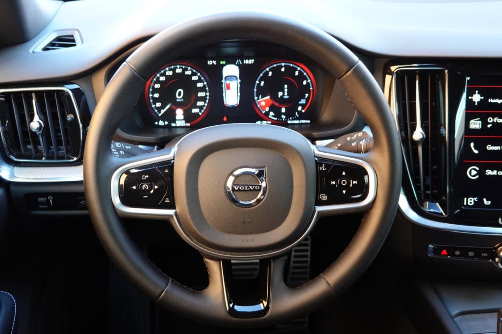 Volvo V60 2.0 b4 r-design