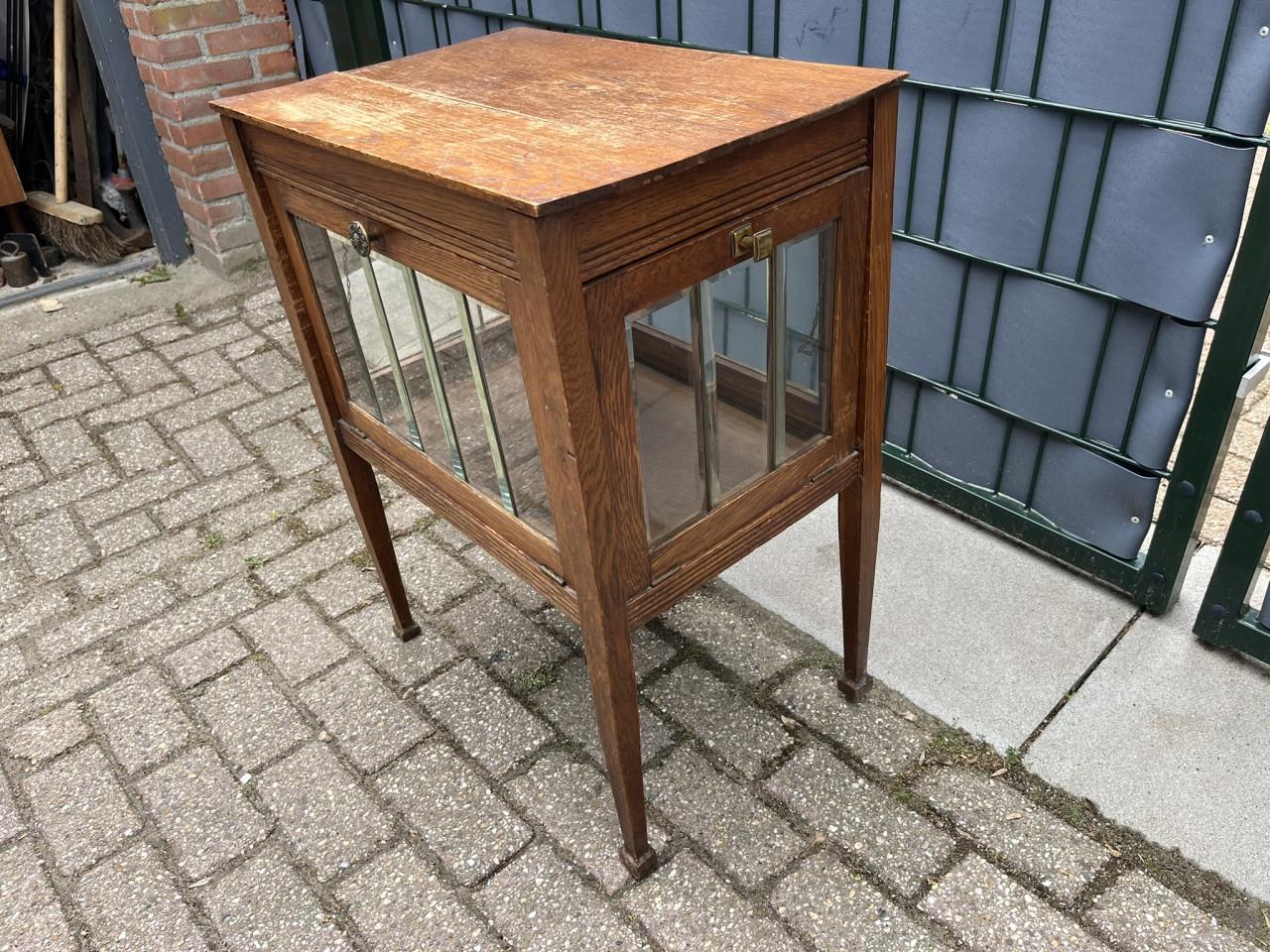 Theekastje met facet glas