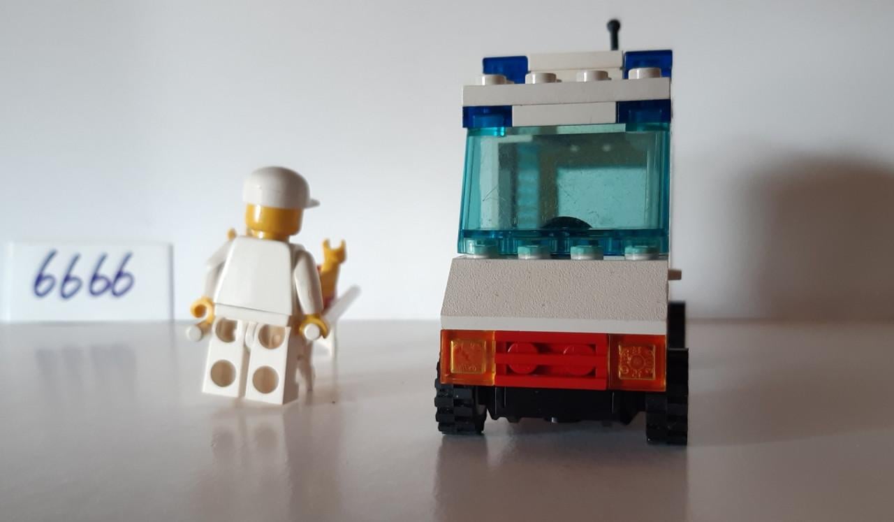 Lego 6666 Classic ziekenhuis: ambulance