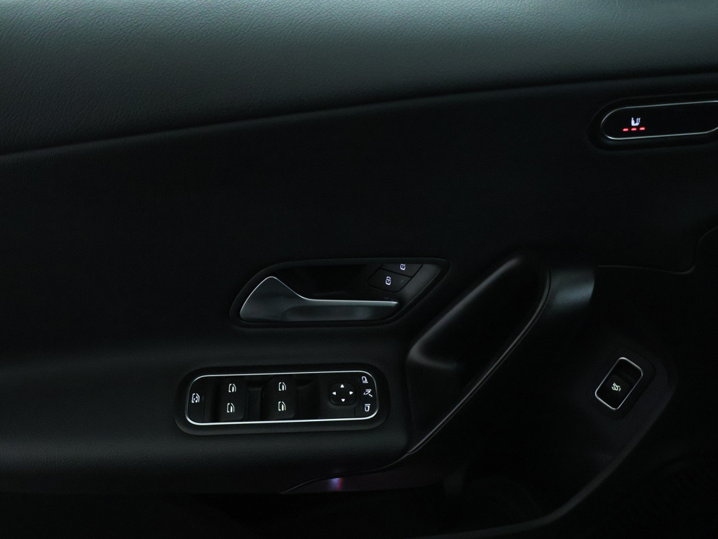 Mercedes-Benz A-Klasse 180 business solution | trekhaak | cruise control | 
