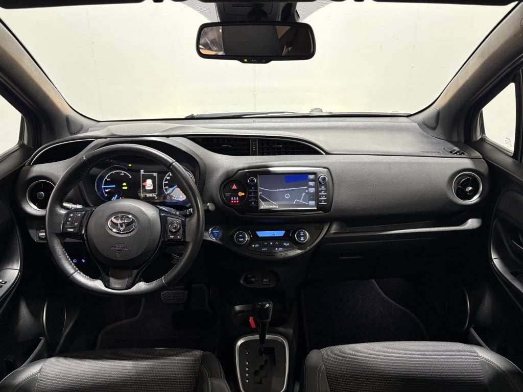 Toyota Yaris 1.5 hybrid executive
