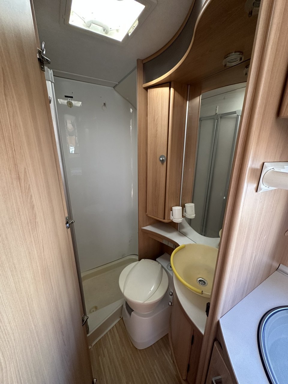 4 persoons Fiat / TEC Rotec camper  Ti593, ideaal voor het gezin.