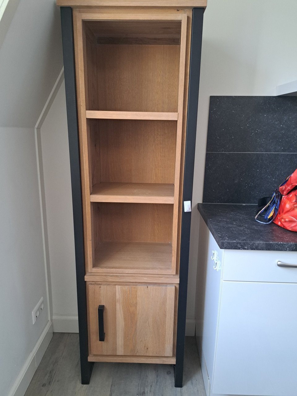 TV-meubel, boekenkastje, kast en tafel met 2 opklapbare stoeltjes