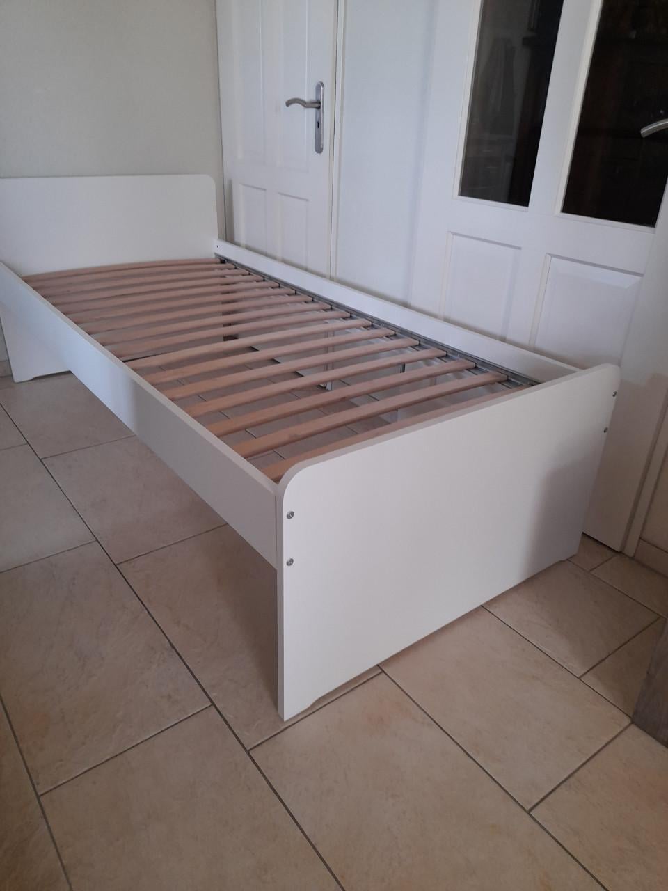 Wit 1 persoons bed 90 x 200 (z.g.a.n.)