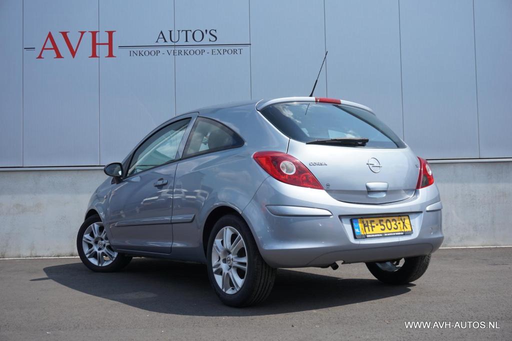 Opel Corsa 1.2-16v essentia