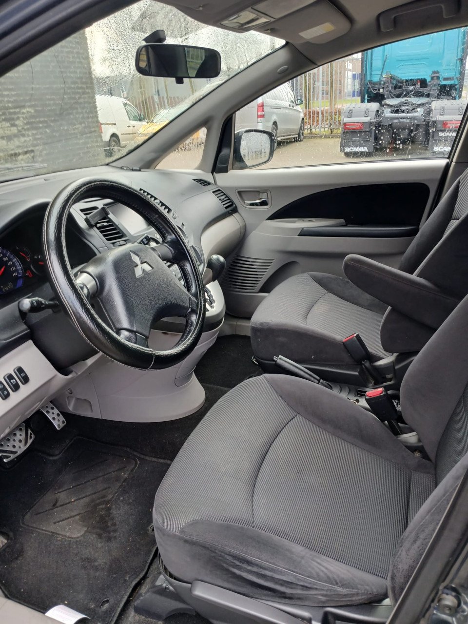 Mitsubishi Grandis