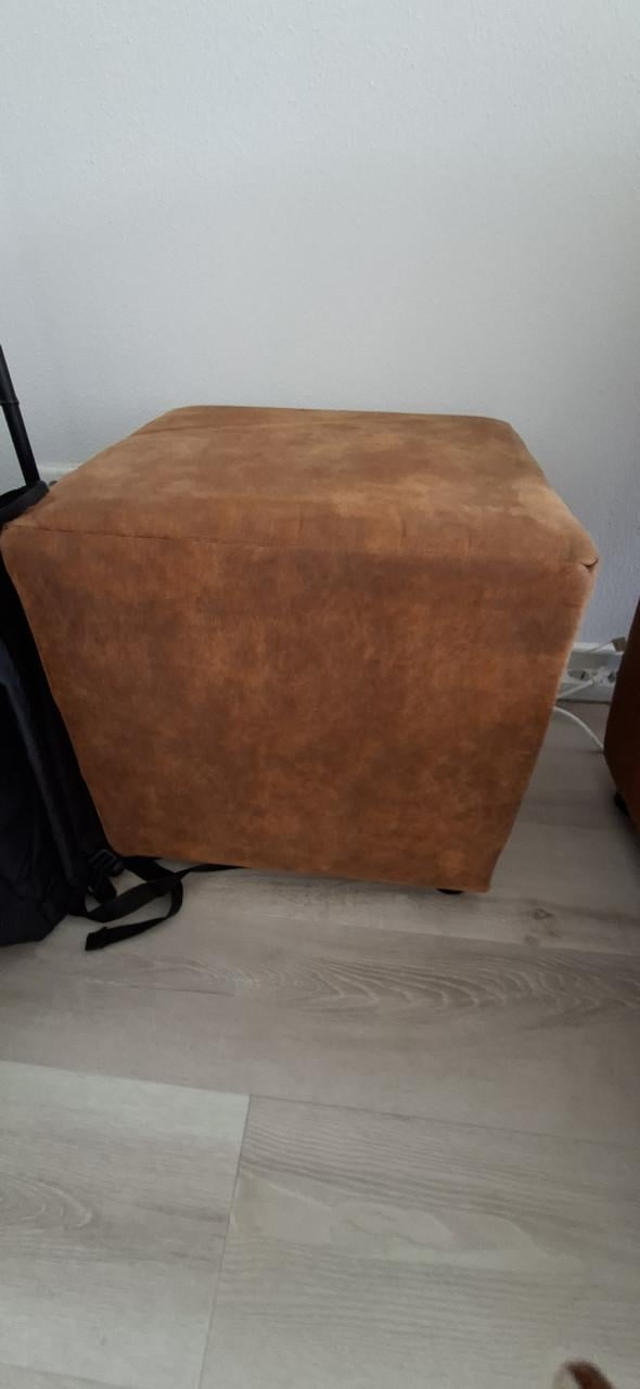 Te Koop; bruine poef
