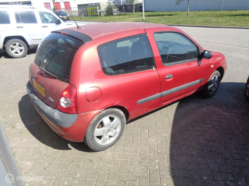 Renault Clio 1.2-16v billabong nieuwe apk zomeenemen!!!