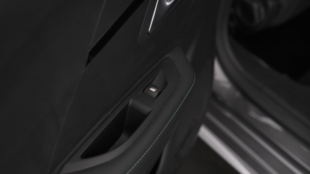 Peugeot 208 puretech 100 eat8 allure | camera | apple carplay | navigatie |